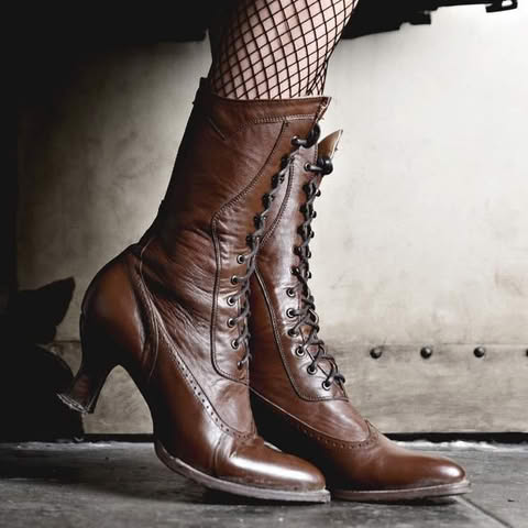 Botas Artemisa con  Tacón Medio y Cordones – Confort y Estilo Atemporal