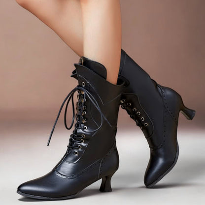 Botas Artemisa con  Tacón Medio y Cordones – Confort y Estilo Atemporal
